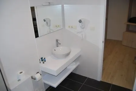 埃尔木达严酒店